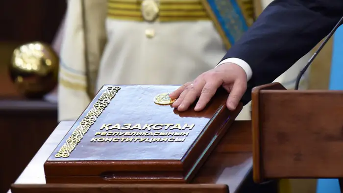 Новая Конституция: Депутат Шаталов о последствиях указов Президента и резервном механизме для стабильности власти Уральске