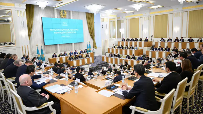 Конституционная реформа в Казахстане: новое заседание комиссии открывает путь к значительным изменениям в правовой системе страны Уральске