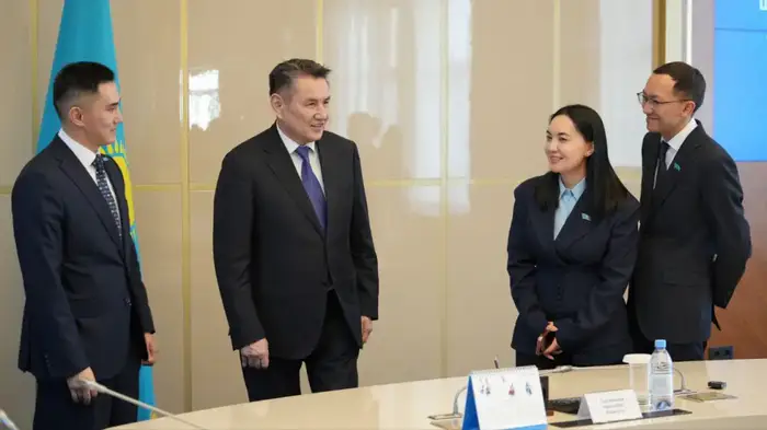 Трудоустройство молодежи в ВКО 2023 программы Молодежная практика Жасыл ел Уральске