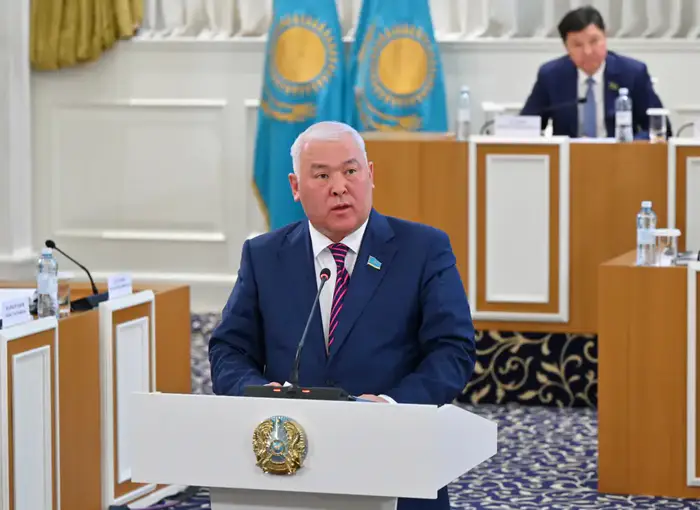 Изменение формулировок в Конституции Казахстана: стремление к гибкости политической системы и обсуждение новых институтов власти Уральске