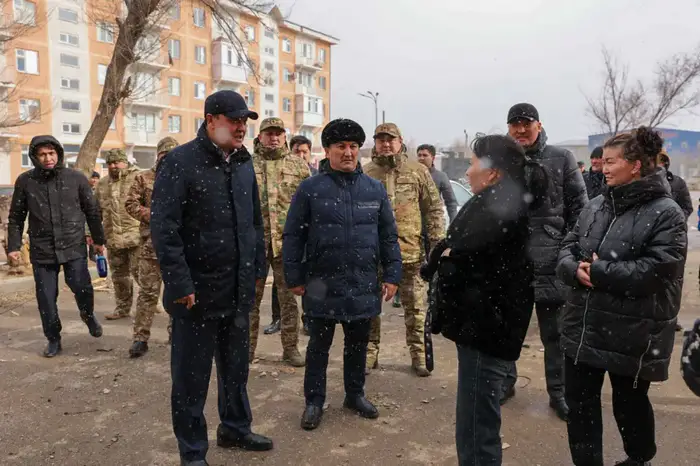 Ербол Қарашөкеев: Жаңатас қаласындағы желдің жойқын іздерімен танысу Уральске