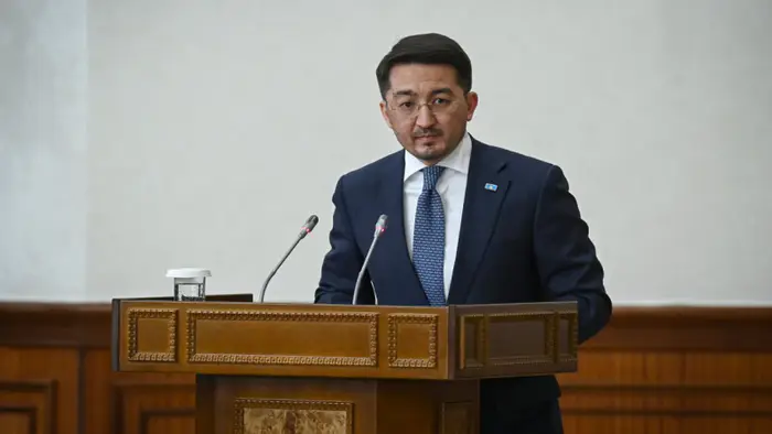 На расширенном заседании правительства Казахстана президент Касым-Жомарт Токаев выразил недовольство вице-премьеру, задав ему вопросы о текущих проблемах и инициативах. Токаев подчеркнул, что инициаторы проектов должны нести ответственность за их реализац Уральске