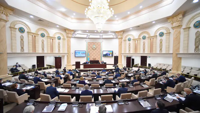 Парламент Казахстана продолжит работу до 1 июля, сообщает спикер Сената Маулен Ашимбаев Уральске
