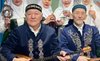 В Астане 80-летние бабушки осваивают национальные инструменты, способствуя сохранению культурного наследия