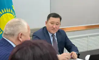 В Астане ветераны образования обсудили важные изменения в Конституции Казахстана, касающиеся образования