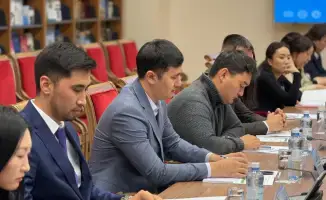 Эксперты обсудили влияние изменений в Конституции на правовой статус государственных символов