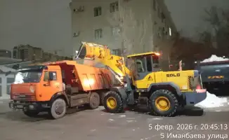 Астана под ледяным покрывалом: спасатели призывают к осторожности в условиях зимнего шторма