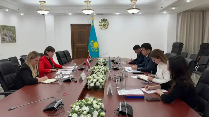 Вице-министр Казахстана встретился с послом Латвии для обсуждения охраны природы Уральске
