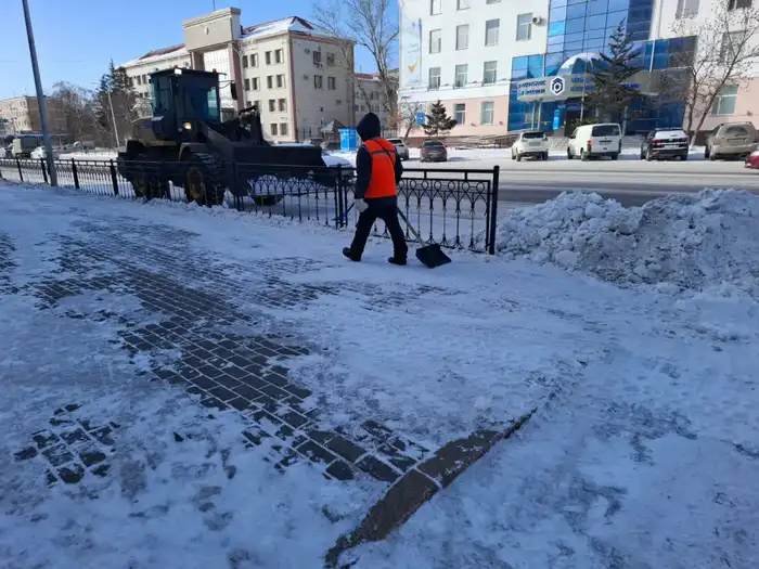 Снегопад в Астане: более 1700 единиц спецтехники задействованы в уборке снега в Астане Уральске