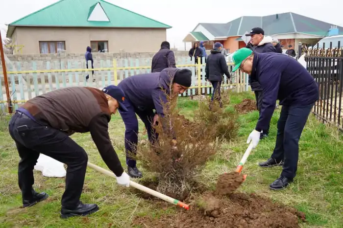 ТУРКЕСТАН: БОЛЕЕ 2000 ЖИТЕЛЕЙ КАЗЫГУРТСКОГО РАЙОНА ПРИНЯЛО УЧАСТИЕ В МАСШТАБНОМ СУББОТНИКЕ Уральске