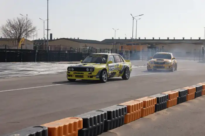 Гонщики дрифт-шоу в Конаеве активно участвуют в гражданских процессах Уральске