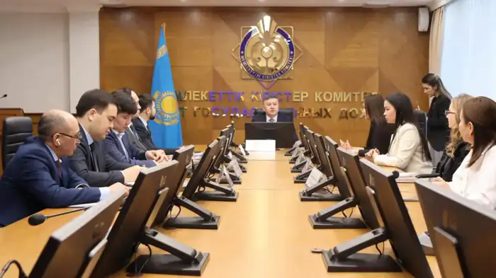 Обсуждение внедрения нового Налогового кодекса на круглом столе с бухгалтерами Уральске