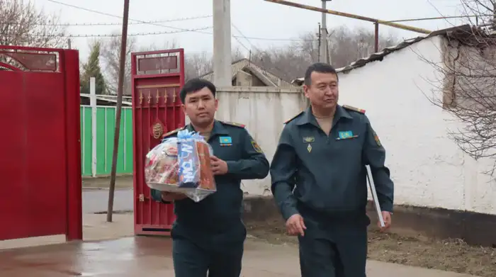 ВОЕННОСЛУЖАЩИЕ ТУРКЕСТАНСКОЙ ОБЛАСТИ ПОЗДРАВИЛИ ВЕТЕРАНА ВОВ С ДНЕМ БЛАГОДАРНОСТИ Уральске