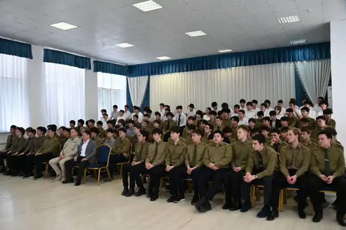 Молодежь Мангистау знакомится с военной службой через диалог с защитниками Отечества Уральске