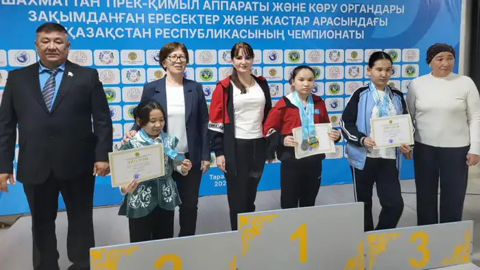 Карагандинская школьница стала чемпионкой Казахстана по шахматам Уральске