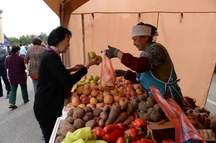2000 тонн продуктов в честь наступления весны реализуют на ярмарках выходного дня в Алматы Уральске