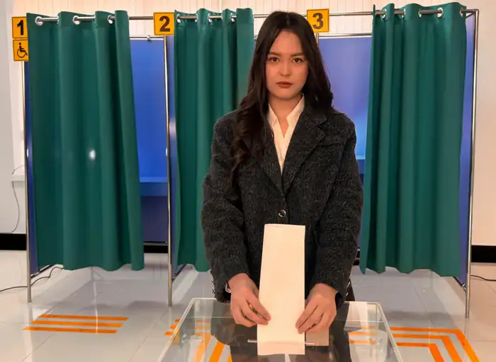 Первое голосование 18-летней жительницы Конаева: проявление гражданской ответственности и патриотизма Уральске
