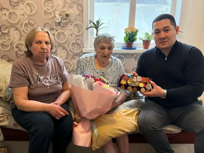103-летняя труженица тыла из Астаны принимает участие в референдуме, подчеркивая важность гражданской активности Уральске