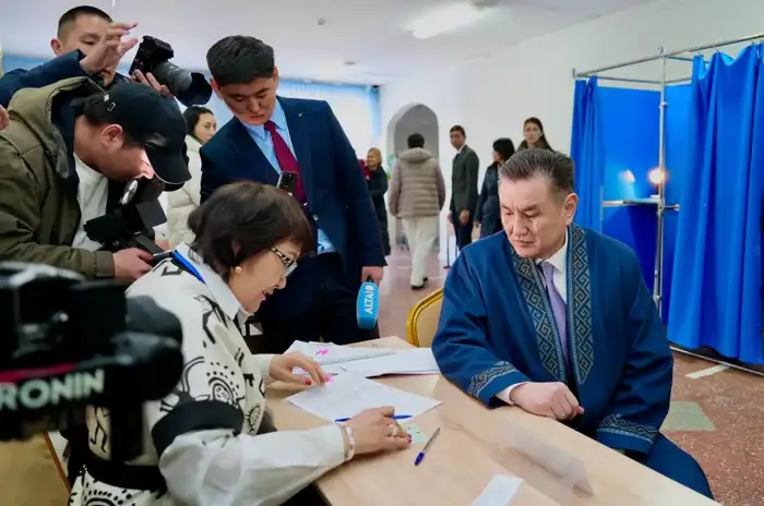 Аким ВКО сделал свой выбор на референдуме (3)