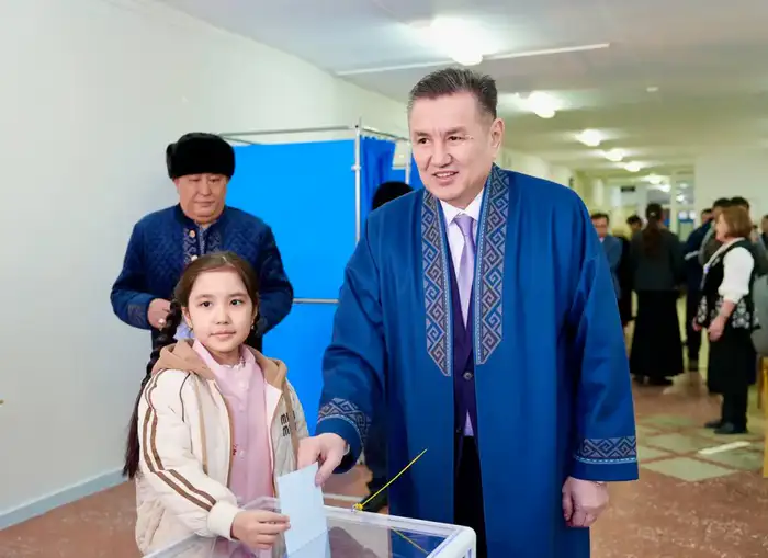 Аким ВКО сделал свой выбор на референдуме (5)