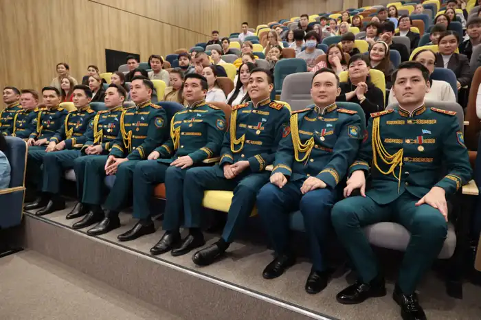Патриотическая встреча в школе Астаны Уральске