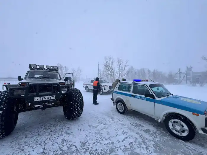 Эвакуация 287 человек из снежных заносов: последствия для безопасности и транспортного движения Уральске