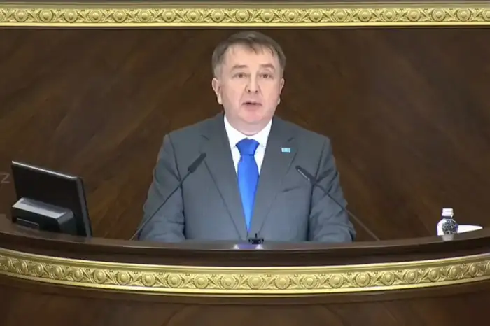 Министр юстиции Республики Казахстан Ерлан Сарсембаев принял участие в пленарном заседании Мажилиса Парламента Республики Казахстан (3)