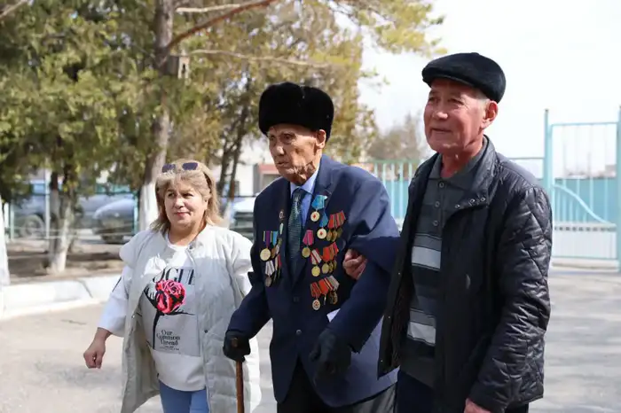 103-летний ветеран Великой Отечественной войны подчеркивает важность единства в условиях глобальных вызовов Уральске