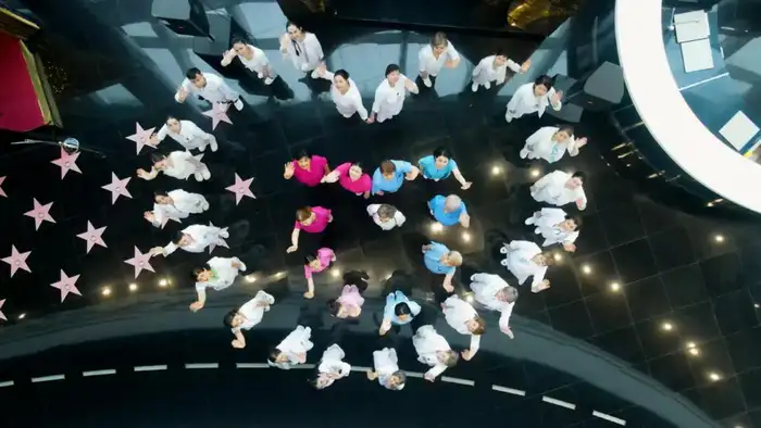 Столичные медики необычной акцией выразили поддержку новой Конституции (4)