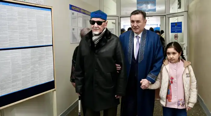 Нурымбет Сактаганов проголосовал на референдуме по новой Конституции в ВКО Уральске
