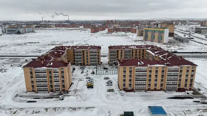 В Кокшетау вручили ключи от 125 квартир очередникам категории СУСН (4)