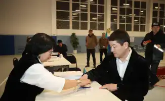 Голосование за новую Конституцию в Казахстане: Аким Мангистауской области Нурдаулет Килыбай участвует в референдуме