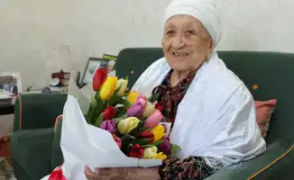Поздравление Ербола Карашукеева с 8 Марта: признание вклада ветеранов в воспитание молодёжи