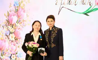 Казахстан отмечает достижения женщин, вручая государственные награды в честь 8 Марта