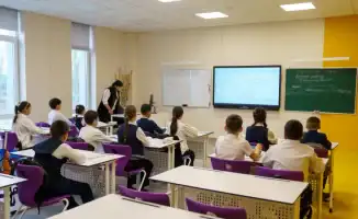 В Казахстане активно инвестируют в обучение детей с использованием технологий искусственного интеллекта в рамках цифровизации образования.