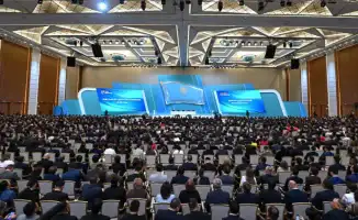 Касым-Жомарт Токаев анонсировал регулярную ротацию председателей маслихатов на ІІІ республиканском форуме депутатов маслихатов всех уровней, который проходит 12 марта в Астане во Дворце Независимости.