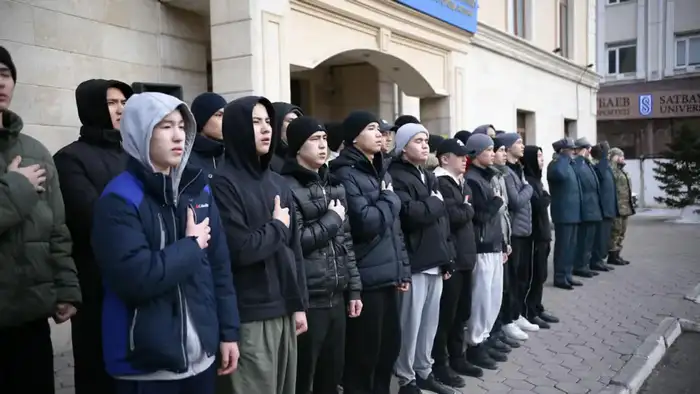Первый поток новобранцев весеннего призыва в Астане Уральске