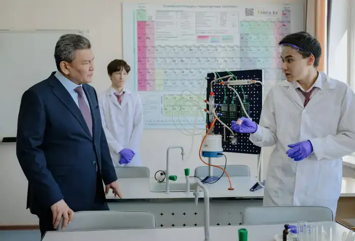Посещение Назарбаев Интеллектуальной школы акимом области в День Жаңару Уральске