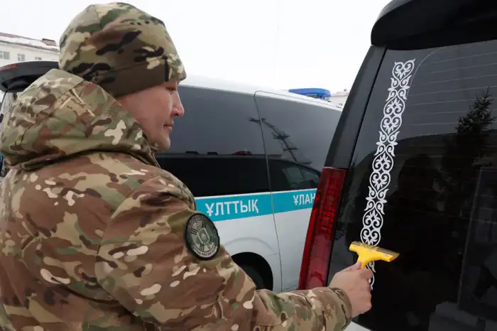 Наурызнама: национальные узоры в форме и на технике гвардейцев (4)