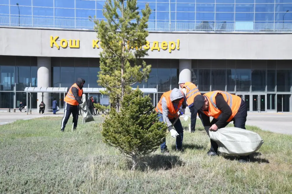 Сотрудники «Қазақстан темір жолы» активно участвуют в экологической акции «Таза Қазақстан» в Астане Уральске