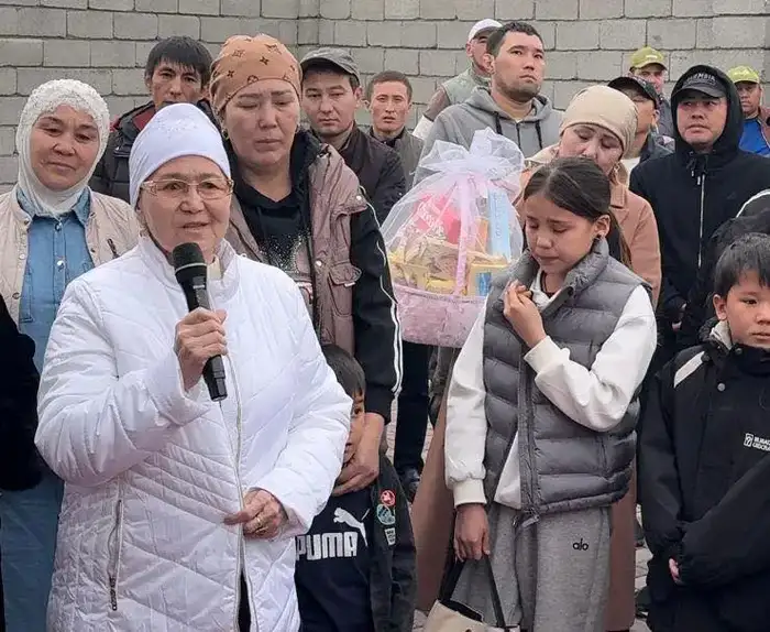 МОЛОДЕЖЬ ТУРКЕСТАНА ПОДАРИЛА ДОМ МНОГОДЕТНОЙ СЕМЬЕ Уральске