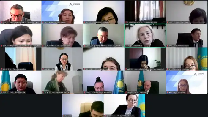 Обсуждение повышения эффективности коммуникации и анализа учебных планов на международном уровне Уральске