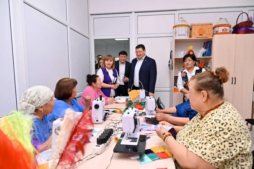 Аким области посетил социальный центр в Семее (9)