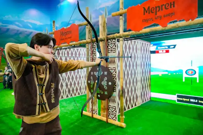 Интерактивная зона AI Sport на выставке EXPO с робот-вратарем и казахскими играми Уральске