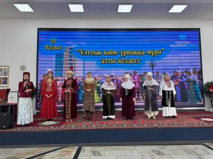 Об истории национальной одежды и ее философии рассказали на встрече с молодежью в Алматинской области (3)