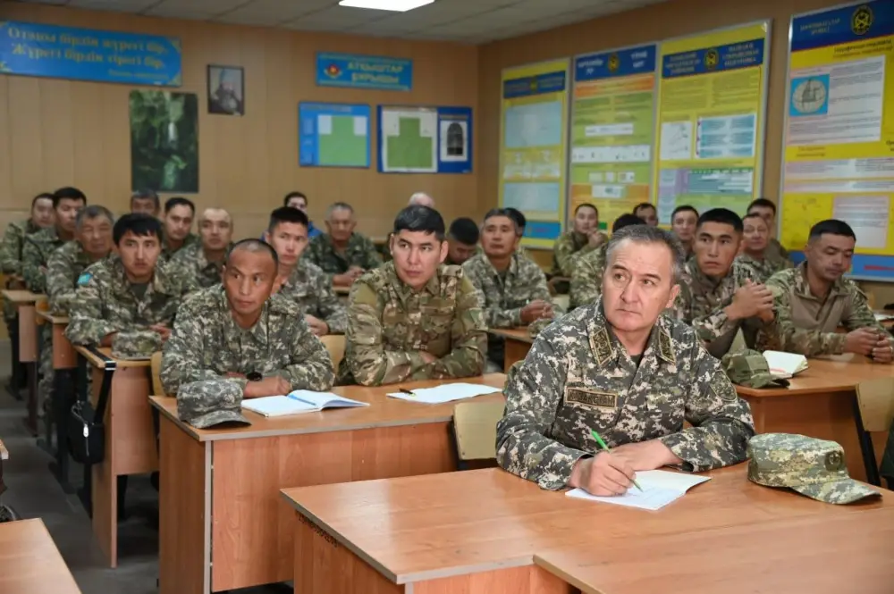 Онлайн-курс Минобороны Казахстана: новые горизонты для подготовки преподавателей НВП и укрепление связи армии с образованием Уральске