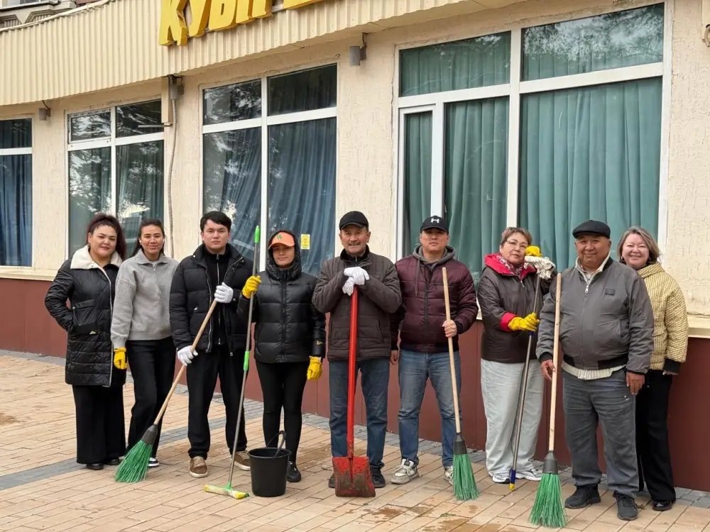 Театры Астаны приняли активное участие в акции «Таза Қазақстан» (7)