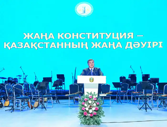 Праздничное собрание в Центре искусств с поздравлением акима области и концертом Уральске