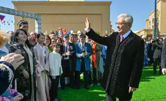 Президент Касым-Жомарт Токаев посетил празднование Наурыза, подчеркивая важность культурного наследия и традиций в обществе.
