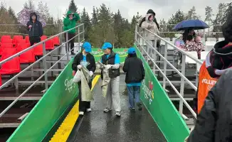 Экоакция волонтеров Алматы после концерта на площади Астана